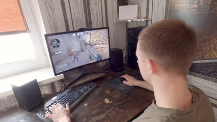 mom's best girlfriend divorced son for sex while he played CS GO